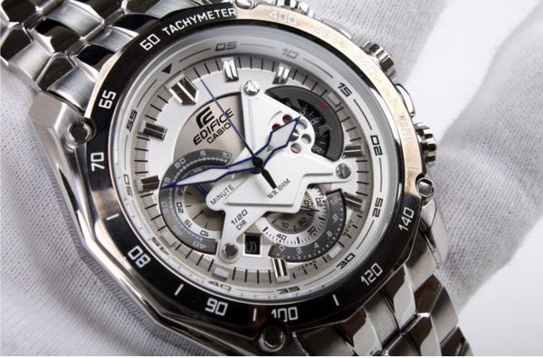 Relógio Casio Edifice EF-550D-1AV - Branco
